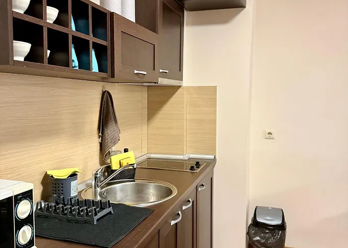 Gino's Place Home2host * 班斯科