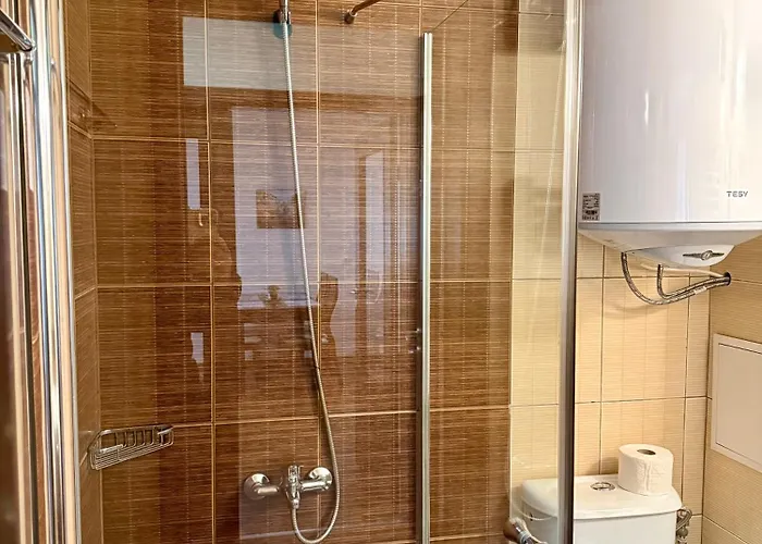 Gino's Place Home2host Apartman Banszko